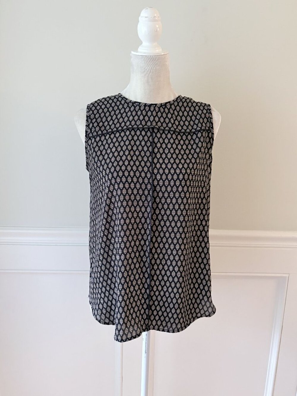 Loft XS Navy Medallion Print Button-Back Sleeveless Blouse